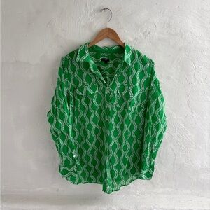 Talbots women's lightweight button-down shirt in kelly green botanical pattern